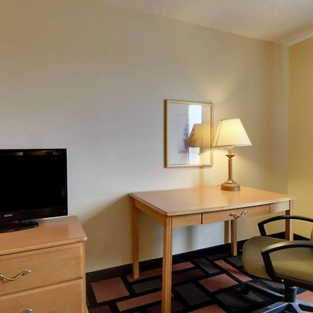 Quality Inn & Suites Malvern Buitenkant foto