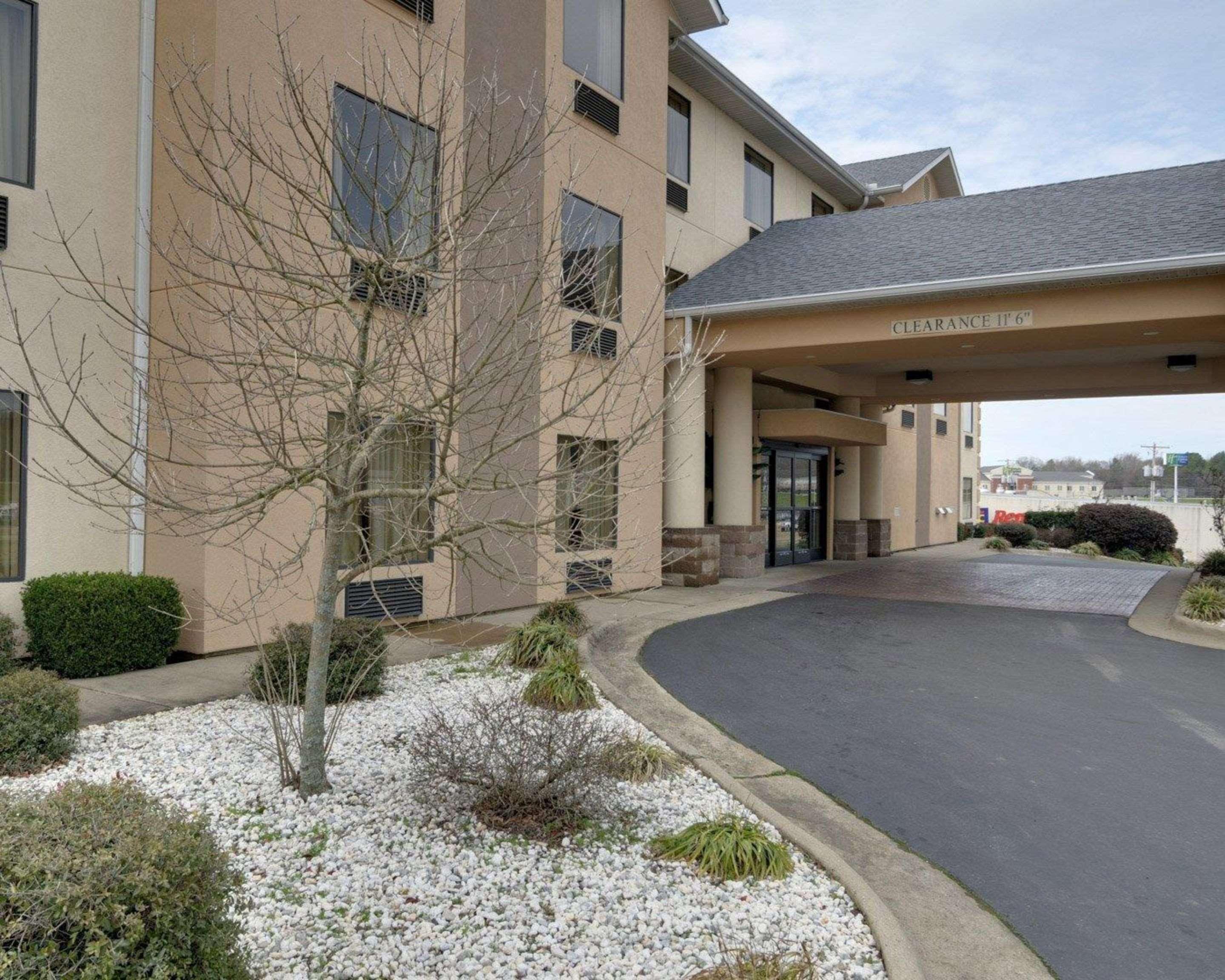 Quality Inn & Suites Malvern Buitenkant foto