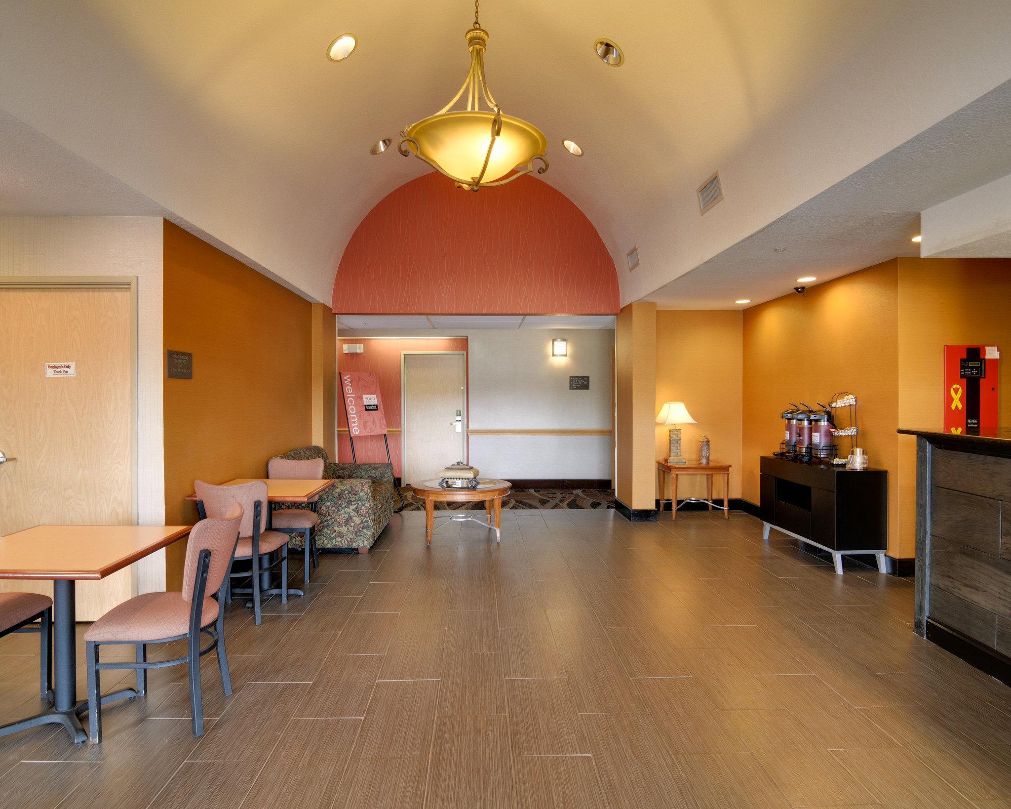 Quality Inn & Suites Malvern Buitenkant foto